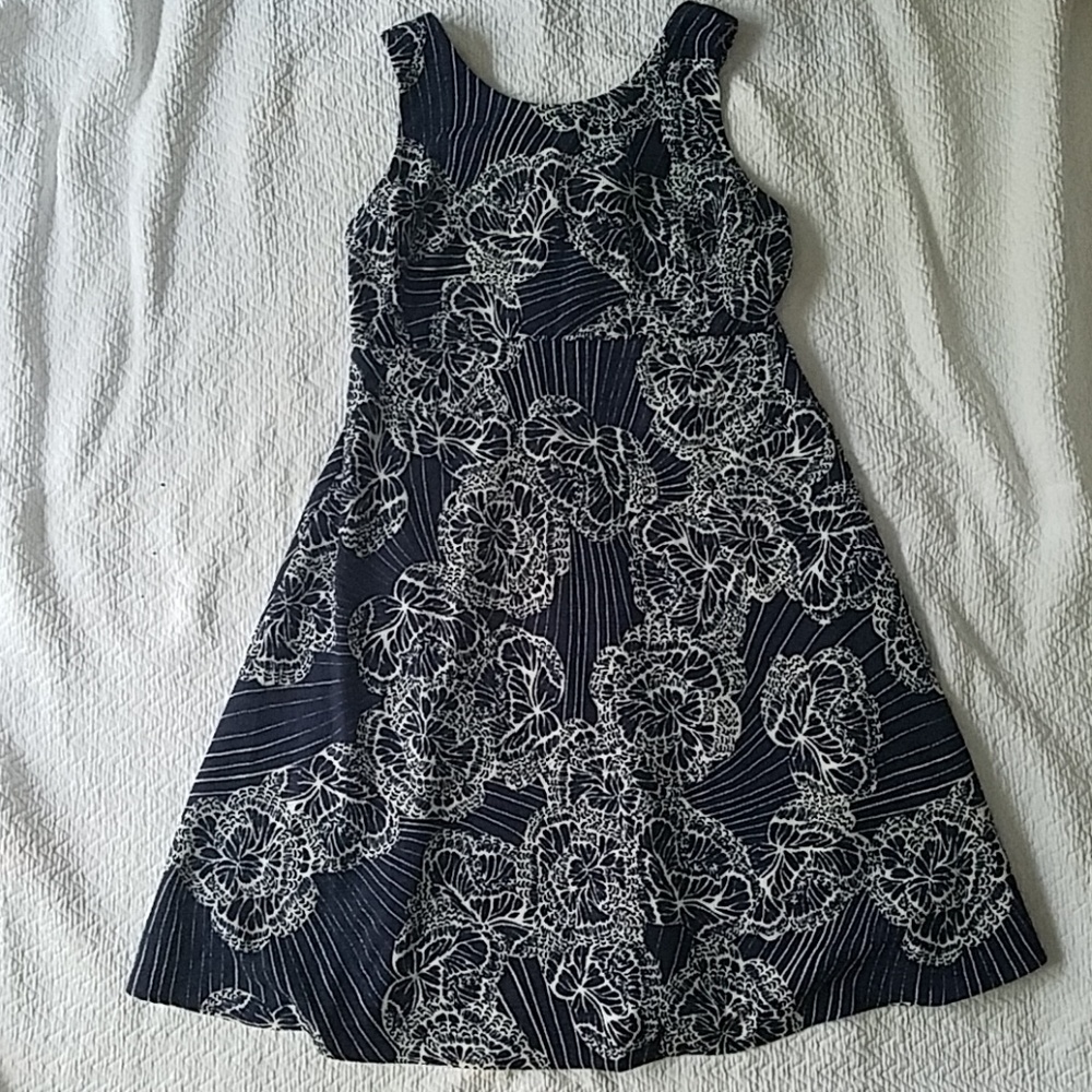NWT 💗 A Pea In The Pod Crisscross Dress